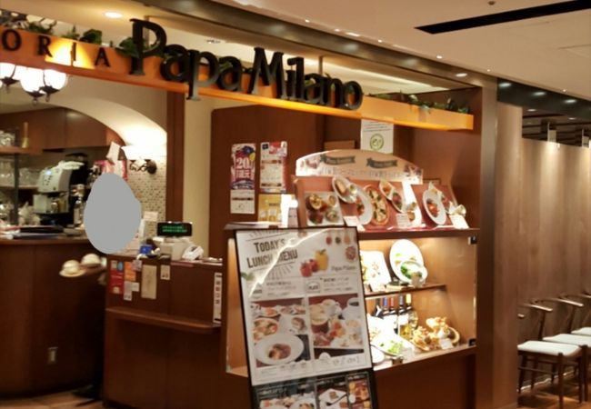 薄いクラストのピザ！