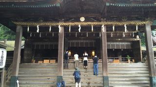 1368段の階段はキツいですが、登った後は爽快感。