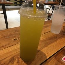 地下フードコーナー先行開店