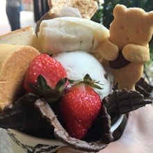 ものすごいボリューム。アイス2個。