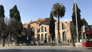 共和国広場の前にある教会