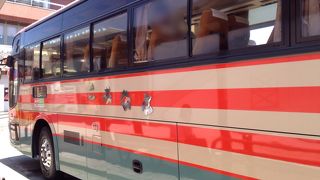 やや年季を感じさせる高速バス