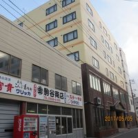 山側の出口から出るとよろず屋の駒谷商店さん