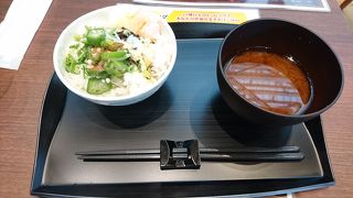 卵かけご飯の食べ放題モーニング
