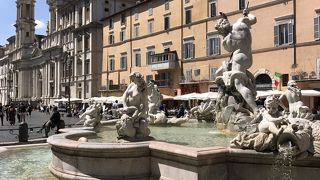 北側にある噴水