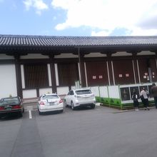 耐震工事中で休館の国宝館です