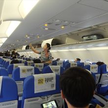 中国東方航空A320。エコノミー席は3‐3。