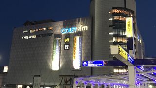 駅前のショッピングセンター