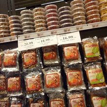 ナッツ類の品揃えも豊富でした