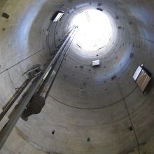 斜塔の内部は、空洞ですよ！