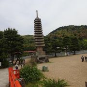 日本最大の石塔だそうです。