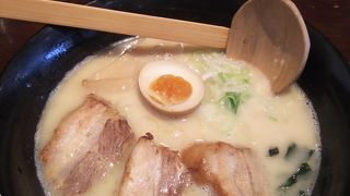 行列のできるラーメン店