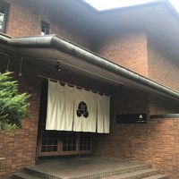 落ち着いた外観。周辺も静かです。