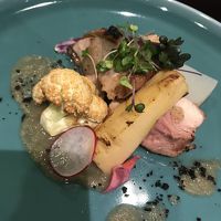 メインの鶏肉と野菜のグリル