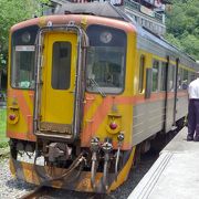 昔の日本の駅舎を思い起こさせます