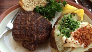 海を見ながらのステーキ