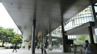 大阪の最新ショッピングモール