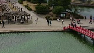 松本城のお堀に架かる橋