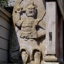 山門の仁王像