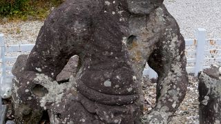 臼杵石仏から公園の向かい側にある満月寺まで徒歩4分　時間があれば仁王像と宝篋印塔の見学を