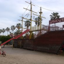 ポートピア中央の建物です