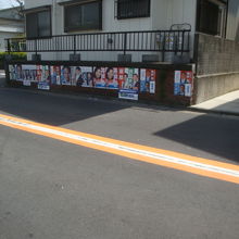選挙ポスターが貼られていました。