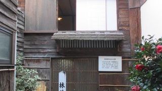 本通り商店街の入口です