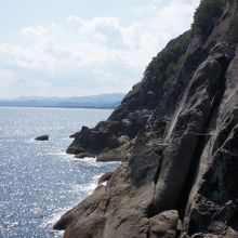 荒々しい絶景　遊歩道から撮影