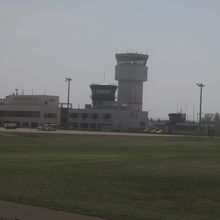 女満別卯空港に到着した飛行機から