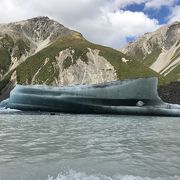 氷河湖ツアーがオススメ