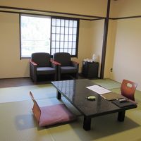 コンパクトながら明るい部屋