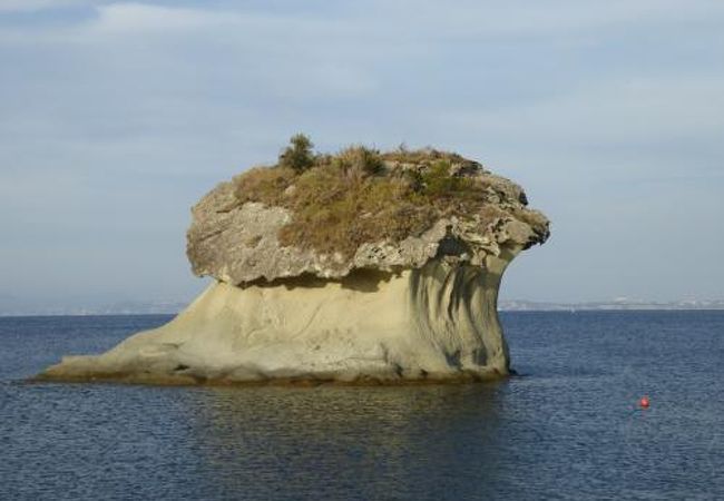 ラッコアメーノのキノコ岩