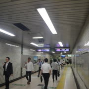 都営新宿線との乗り換え駅です