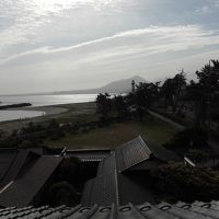 部屋から日本海及び大山を望む