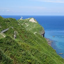 灯台へはアップダウンが続きます