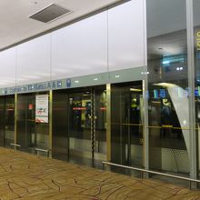 スカイトレインの乗り場