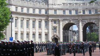 この門の前でイベント・・・