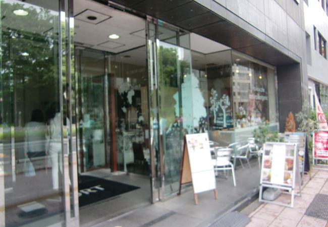 東京タワーのすぐそばです