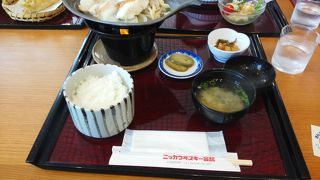 手軽に北海道らしい料理を（ニッカ会館レストラン 樽）