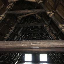 屋根の内側