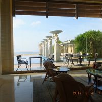 ＴＨＥ　ＬＯＵＮＧＥ