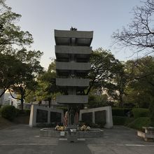 動員学徒慰霊塔。