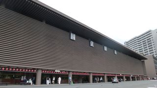 最高裁判所の裏手になります