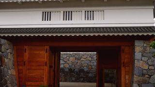 甲府駅北側の復元城門