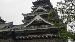 壮大な城　復興を祈る