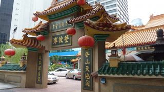 アンパン通りの中国寺院