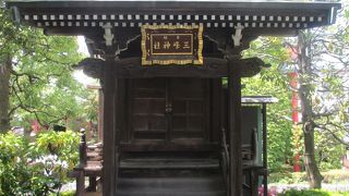 浅草寺の境内の中でもひっそりしていました