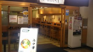 移動の最中に立ち寄れてとても便利な行き中のそばです。 