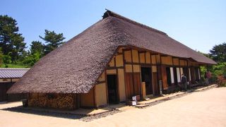 農家エリアに名主の３棟のが移築されています