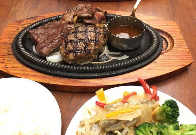 ステーキとハンバーグが中心のファミレス